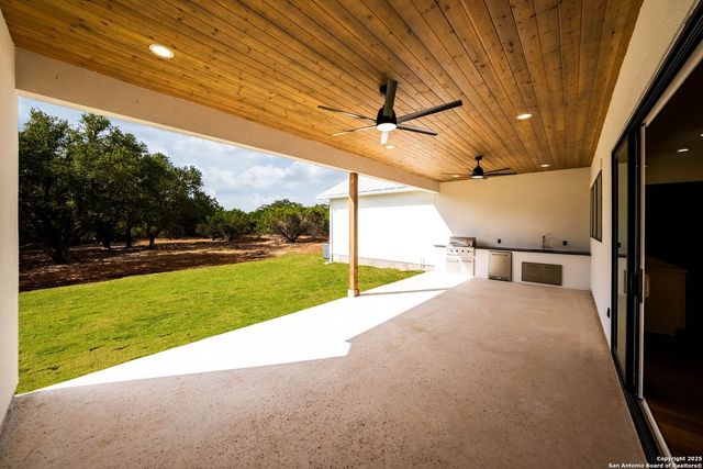 456 Rio Azul Dr, Pipe Creek, TX 78063