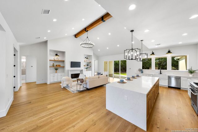 456 Rio Azul Dr, Pipe Creek, TX 78063