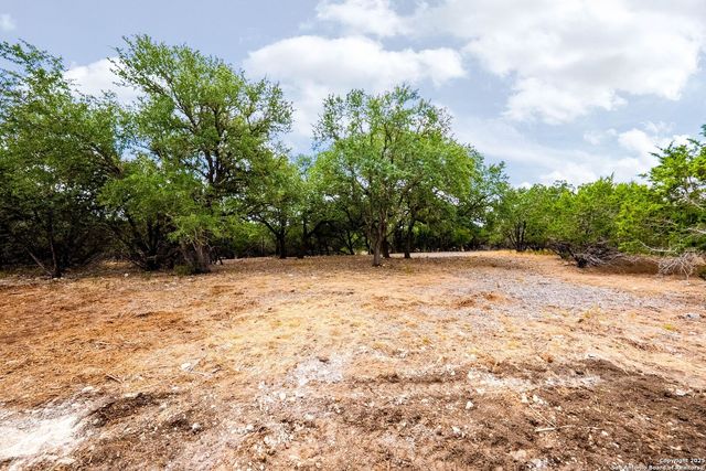 456 Rio Azul Dr, Pipe Creek, TX 78063