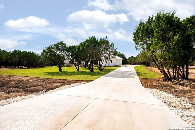 456 Rio Azul Dr, Pipe Creek, TX 78063