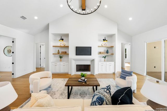 456 Rio Azul Dr, Pipe Creek, TX 78063