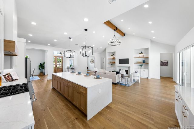 456 Rio Azul Dr, Pipe Creek, TX 78063