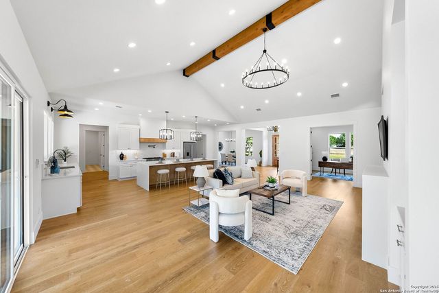 456 Rio Azul Dr, Pipe Creek, TX 78063