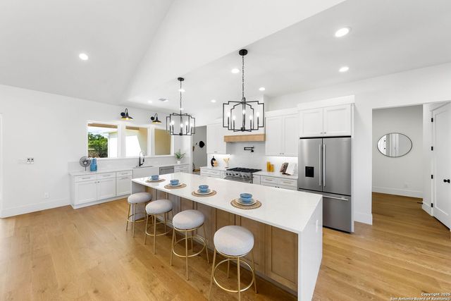 456 Rio Azul Dr, Pipe Creek, TX 78063