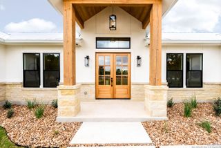 456 Rio Azul Dr, Pipe Creek, TX 78063