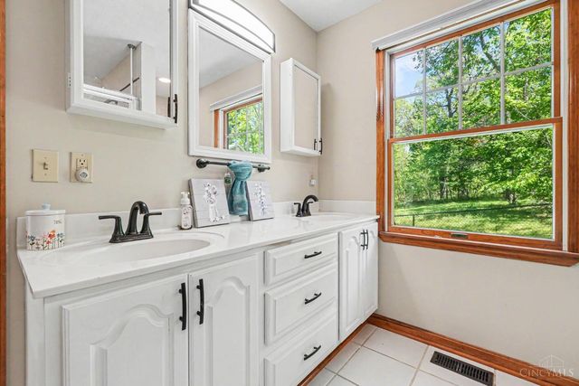 1504 Tyrolean Way, Lawrenceburg, IN 47025