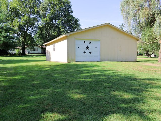 510 East Nottingham Lane, Springfield, MO 65810