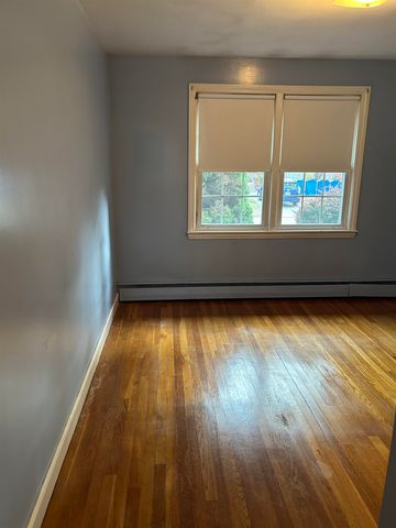 5 Pinedale Street, Manchester, NH 03102