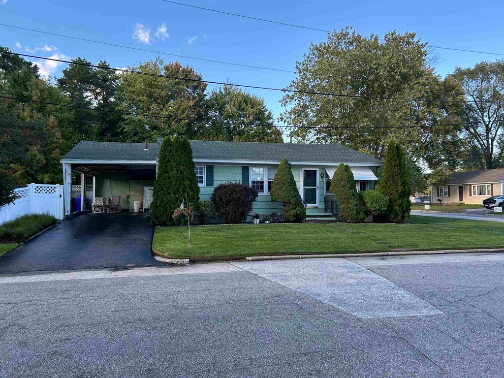 5 Pinedale Street, Manchester, NH 03102