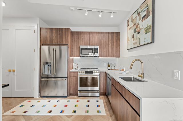 100 East Putnam Avenue 311, Greenwich, CT 06807