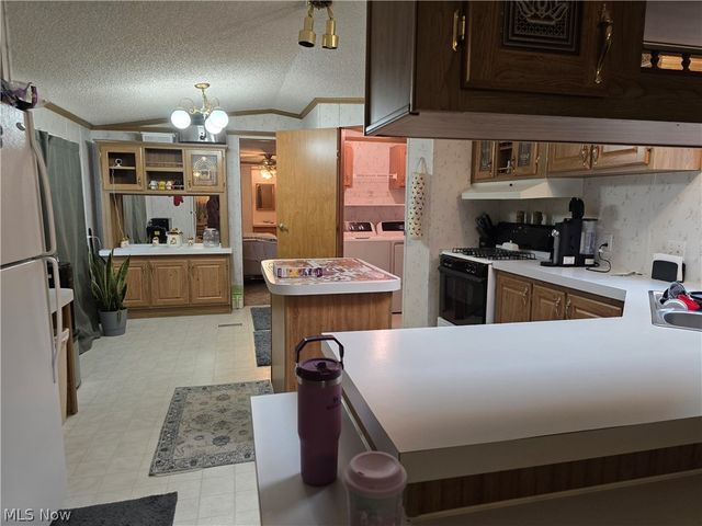 65 Cedarwood Drive, Beloit, OH 44609