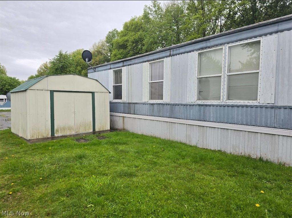 65 Cedarwood Drive, Beloit, OH 44609