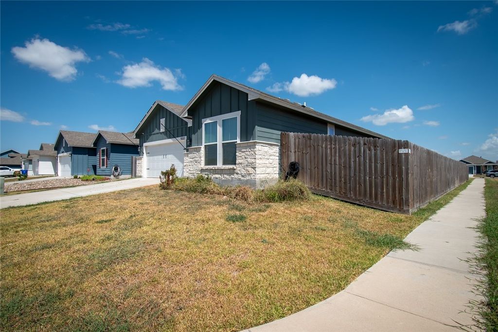 9222 Murdock Dr, Corpus Christi, TX 78410 — photo 3