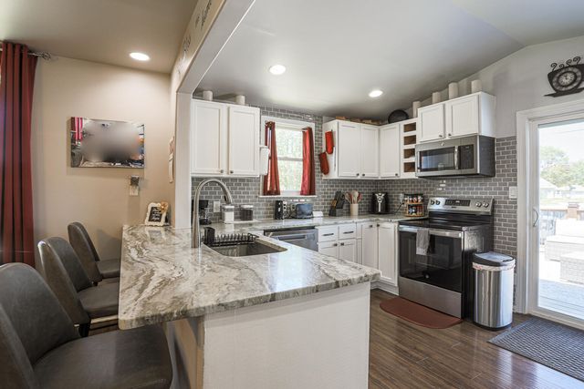 2830 AVENUE D, Council Bluffs, IA 51501