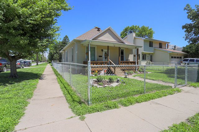 2830 AVENUE D, Council Bluffs, IA 51501
