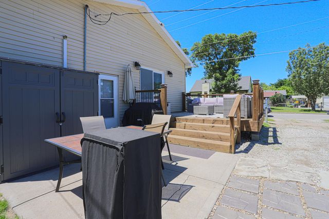 2830 AVENUE D, Council Bluffs, IA 51501