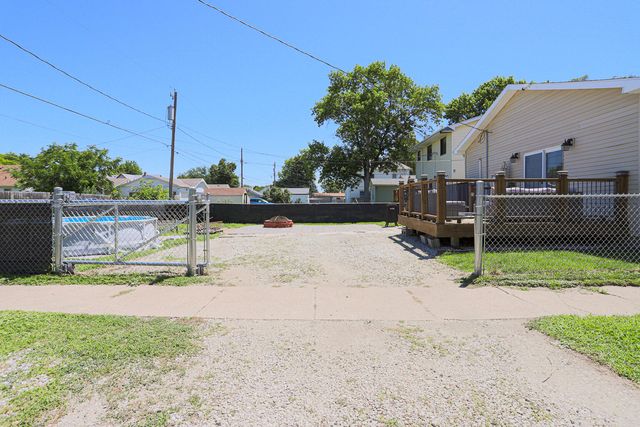 2830 AVENUE D, Council Bluffs, IA 51501