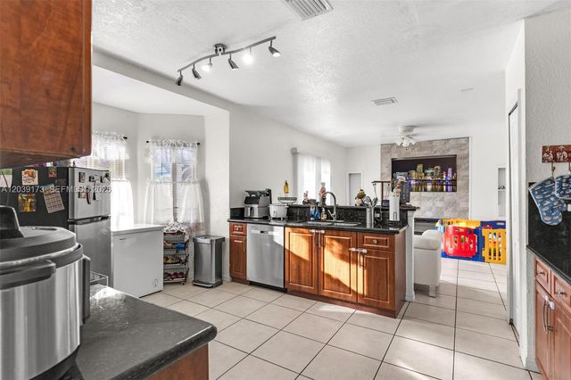 1760 NE 36th Avenue, Homestead, FL 33033
