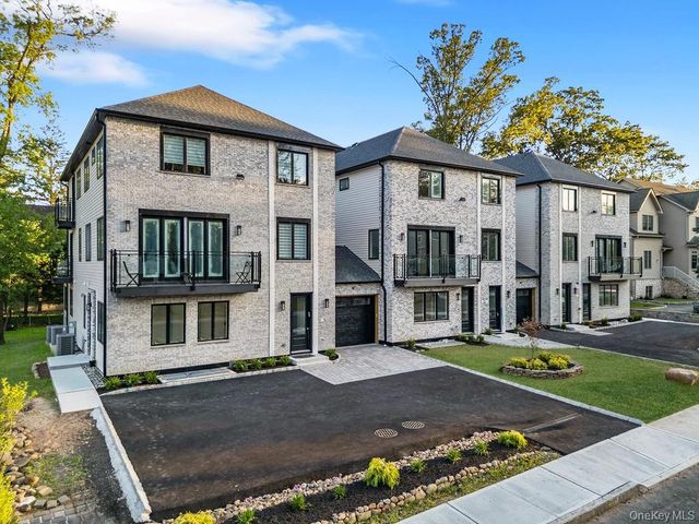 27 Ellish Parkway 103, Spring Valley, NY 10977