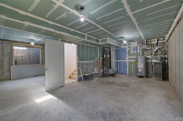 27 Ellish Parkway 103, Spring Valley, NY 10977