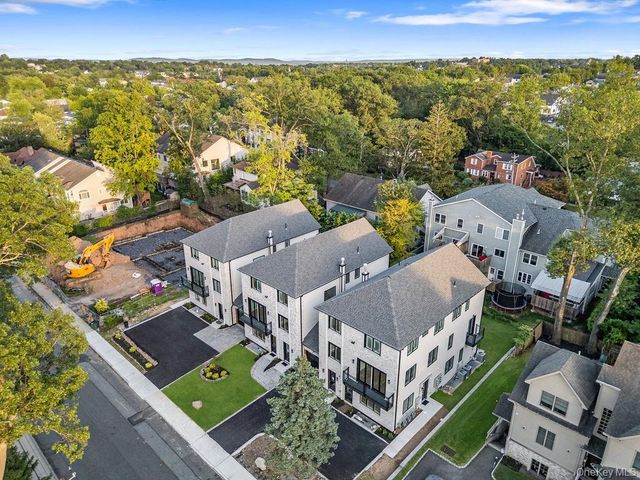 27 Ellish Parkway 103, Spring Valley, NY 10977