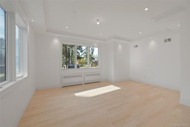 27 Ellish Parkway 103, Spring Valley, NY 10977