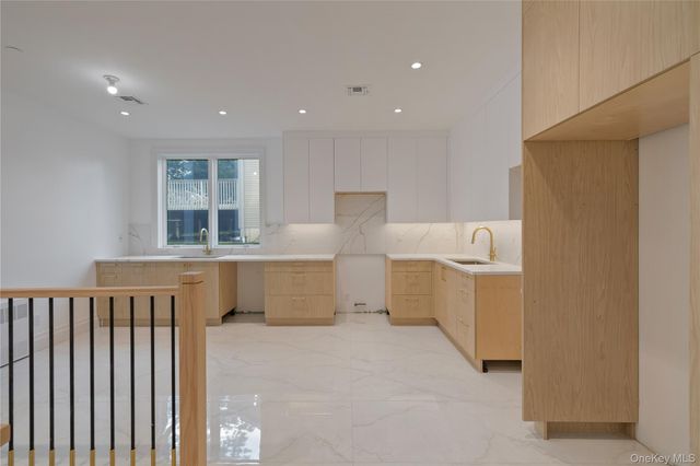 27 Ellish Parkway 103, Spring Valley, NY 10977