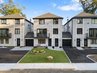 27 Ellish Parkway 103, Spring Valley, NY 10977