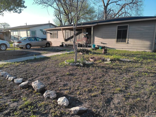 527 E dickson, San Antonio, TX 78214