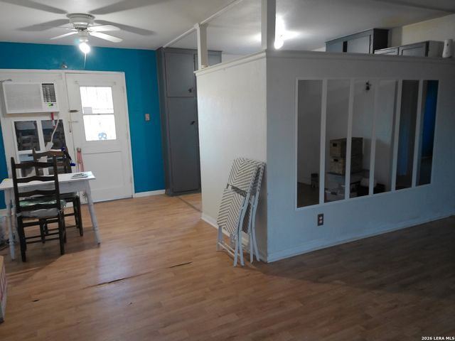 527 E dickson, San Antonio, TX 78214