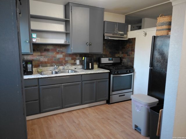 527 E dickson, San Antonio, TX 78214