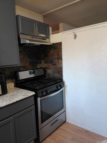 527 E dickson, San Antonio, TX 78214