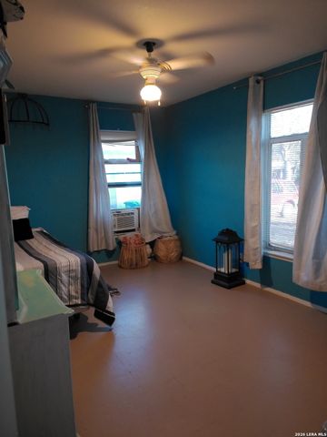 527 E dickson, San Antonio, TX 78214