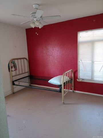 527 E dickson, San Antonio, TX 78214