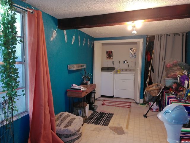 527 E dickson, San Antonio, TX 78214