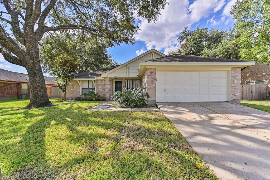 4622 Pecan Grove Drive, Pearland, TX 77584
