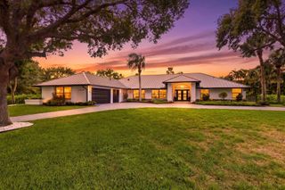 15555 De Havilland Court, Wellington, FL 33414