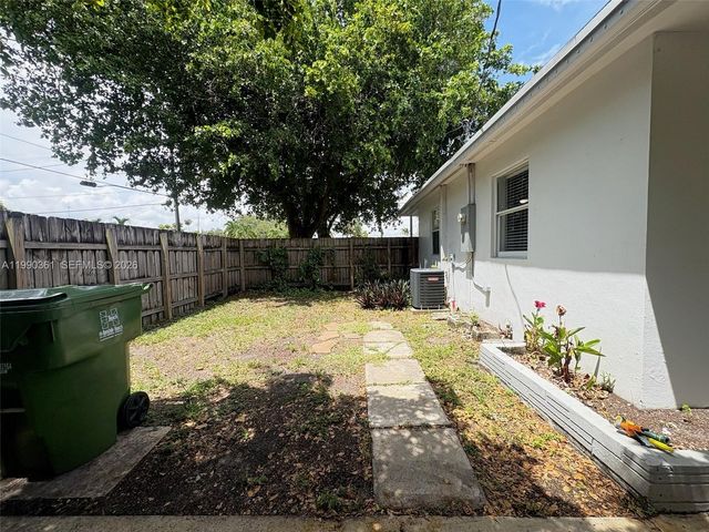 655 SW 6th St, Hallandale Beach, FL 33009