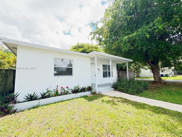 655 SW 6th St, Hallandale Beach, FL 33009