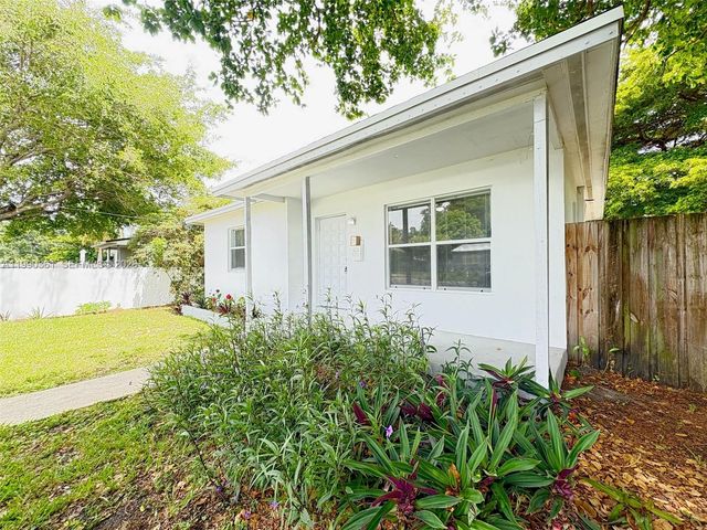 655 SW 6th St, Hallandale Beach, FL 33009