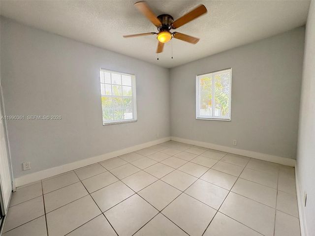 655 SW 6th St, Hallandale Beach, FL 33009