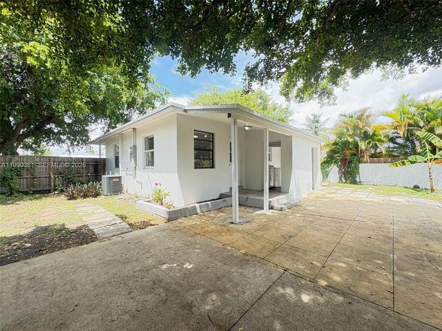 655 SW 6th St, Hallandale Beach, FL 33009