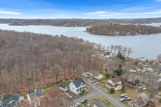 29 Tennis Rd, Jefferson Twp., NJ 07849