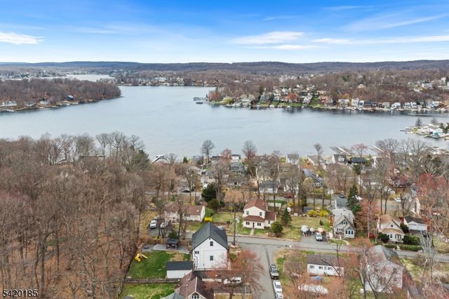 29 Tennis Rd, Jefferson Twp., NJ 07849