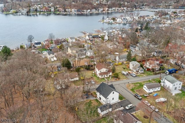 29 Tennis Rd, Jefferson Twp., NJ 07849