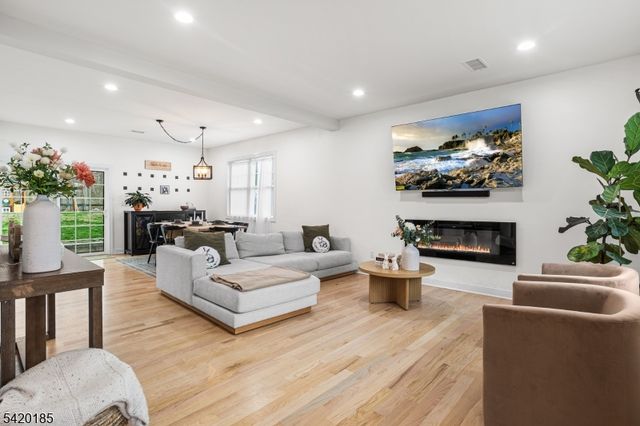 29 Tennis Rd, Jefferson Twp., NJ 07849