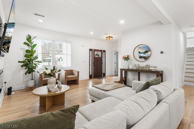 29 Tennis Rd, Jefferson Twp., NJ 07849