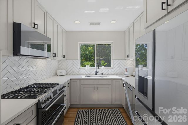 420 Queens Road 10, Charlotte, NC 28207