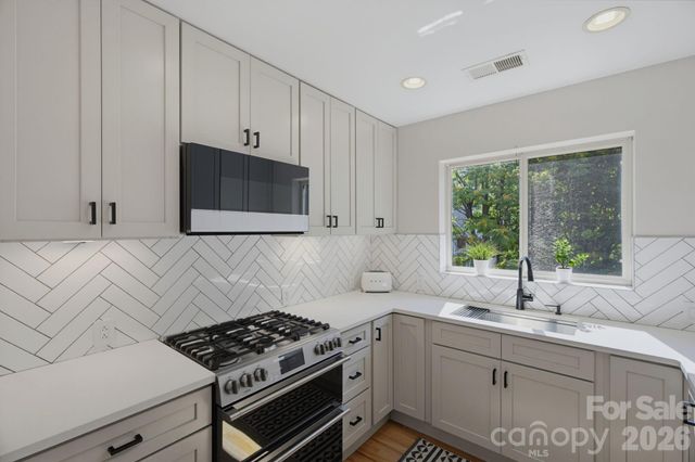 420 Queens Road 10, Charlotte, NC 28207