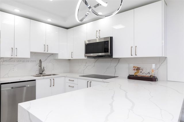 2201 S Ocean Dr 902, Hollywood, FL 33019